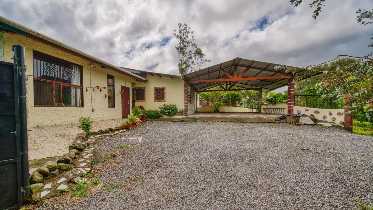 Casa en un Entorno Natural Privilegiado | Vìa Caisàn, Volcán