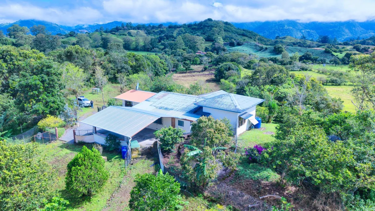 Casa en un Entorno Natural Privilegiado | Vìa Caisàn, Volcán