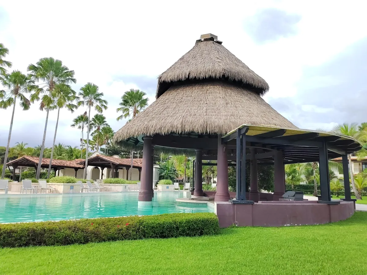 Elegant Apartment in Buenaventura with Lake and Nature Views