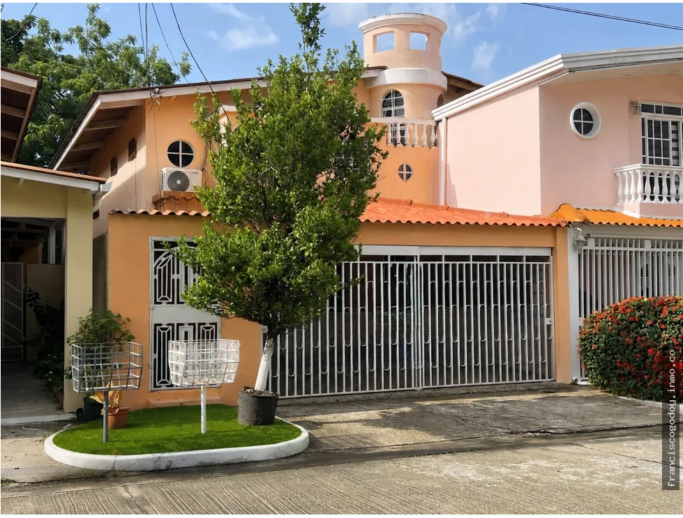 House for Sale in Condado del Rey