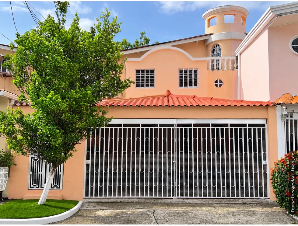 House for Sale in Condado del Rey
