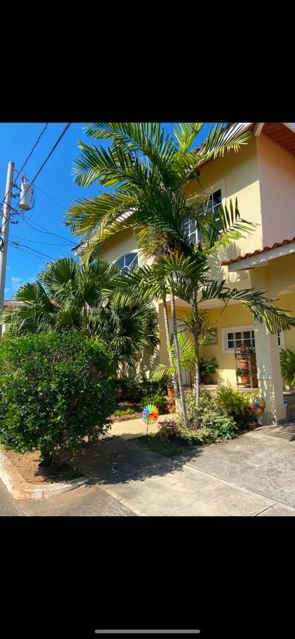 Beautiful house for sale in Villas del Golf Chitré