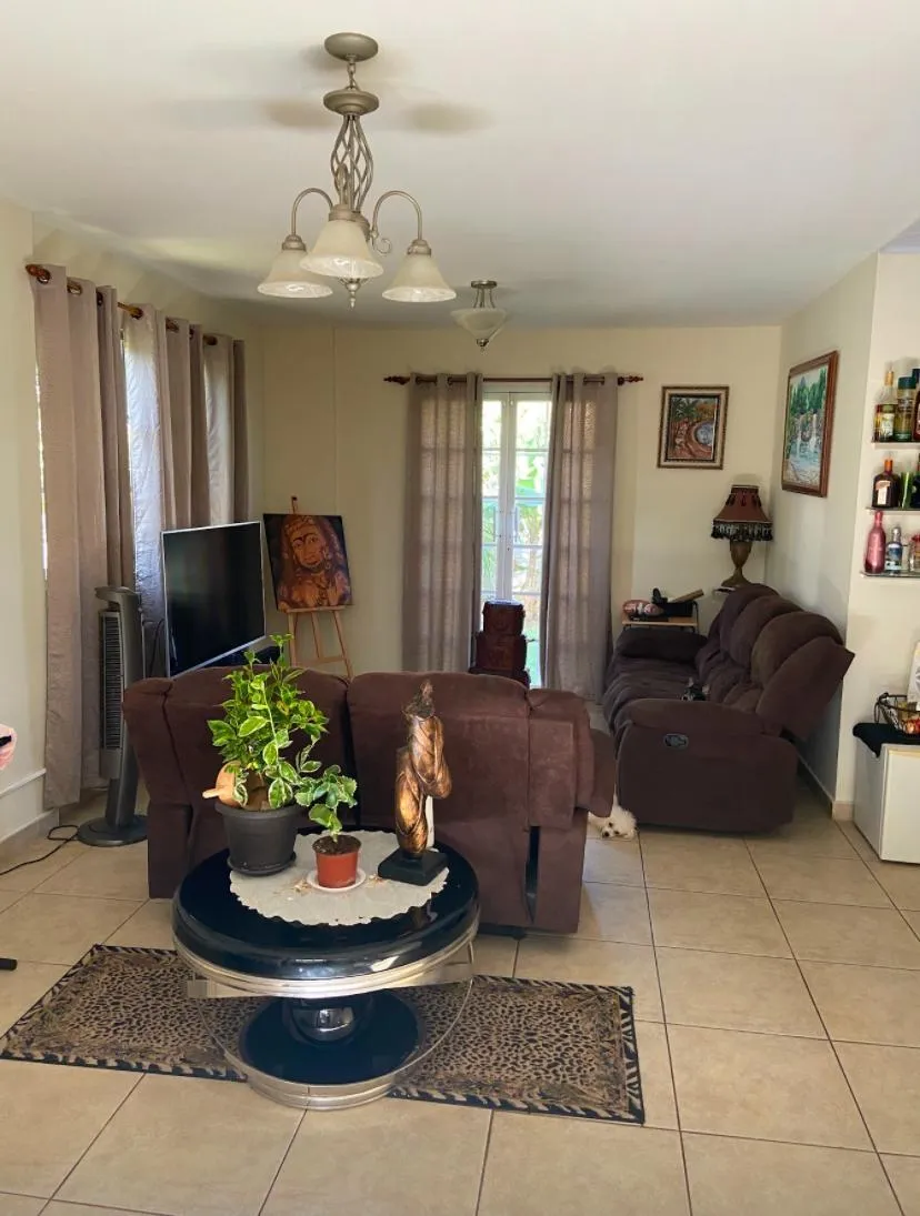 Beautiful house for sale in Villas del Golf Chitré