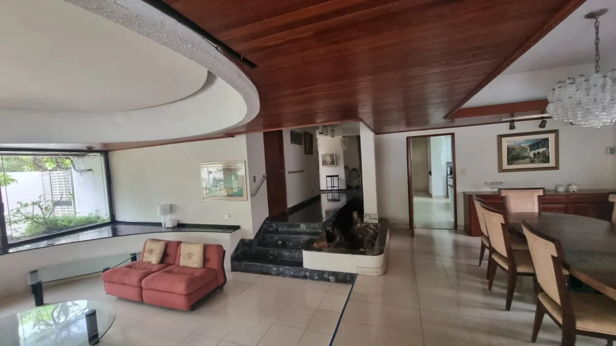 Casa de 2 pisos en Urbanización Obarrio