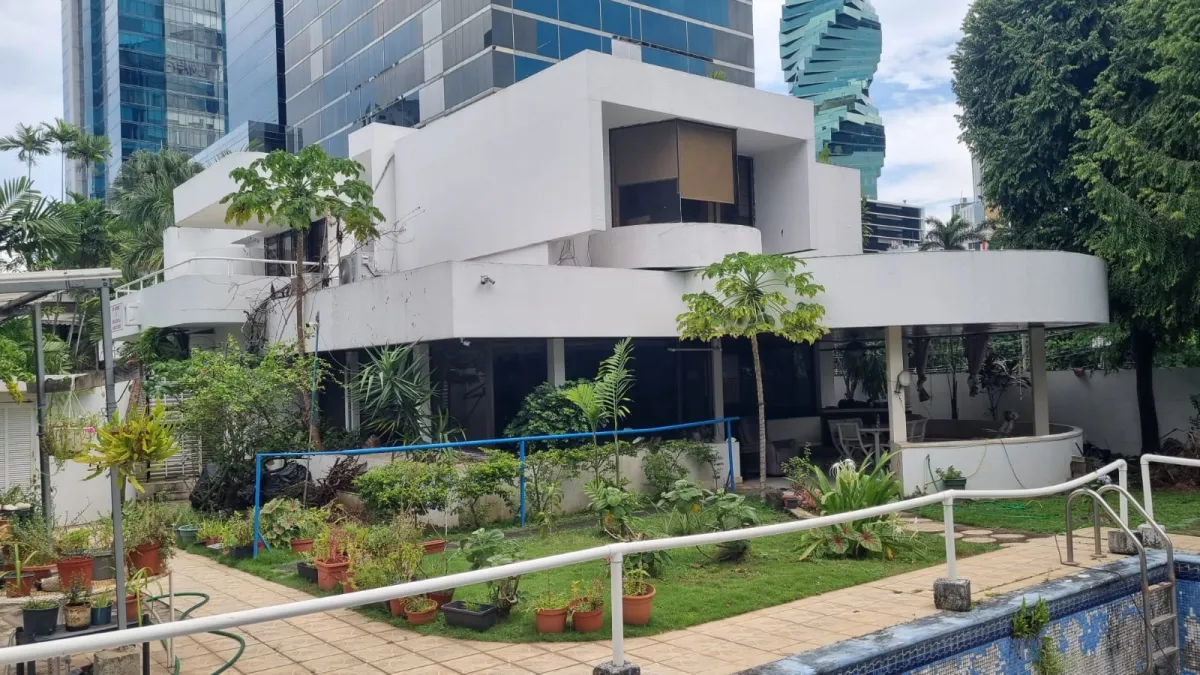 Casa de 2 pisos en Urbanización Obarrio