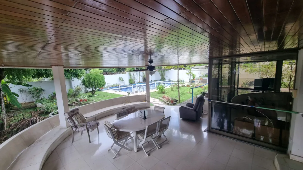 Casa de 2 pisos en Urbanización Obarrio