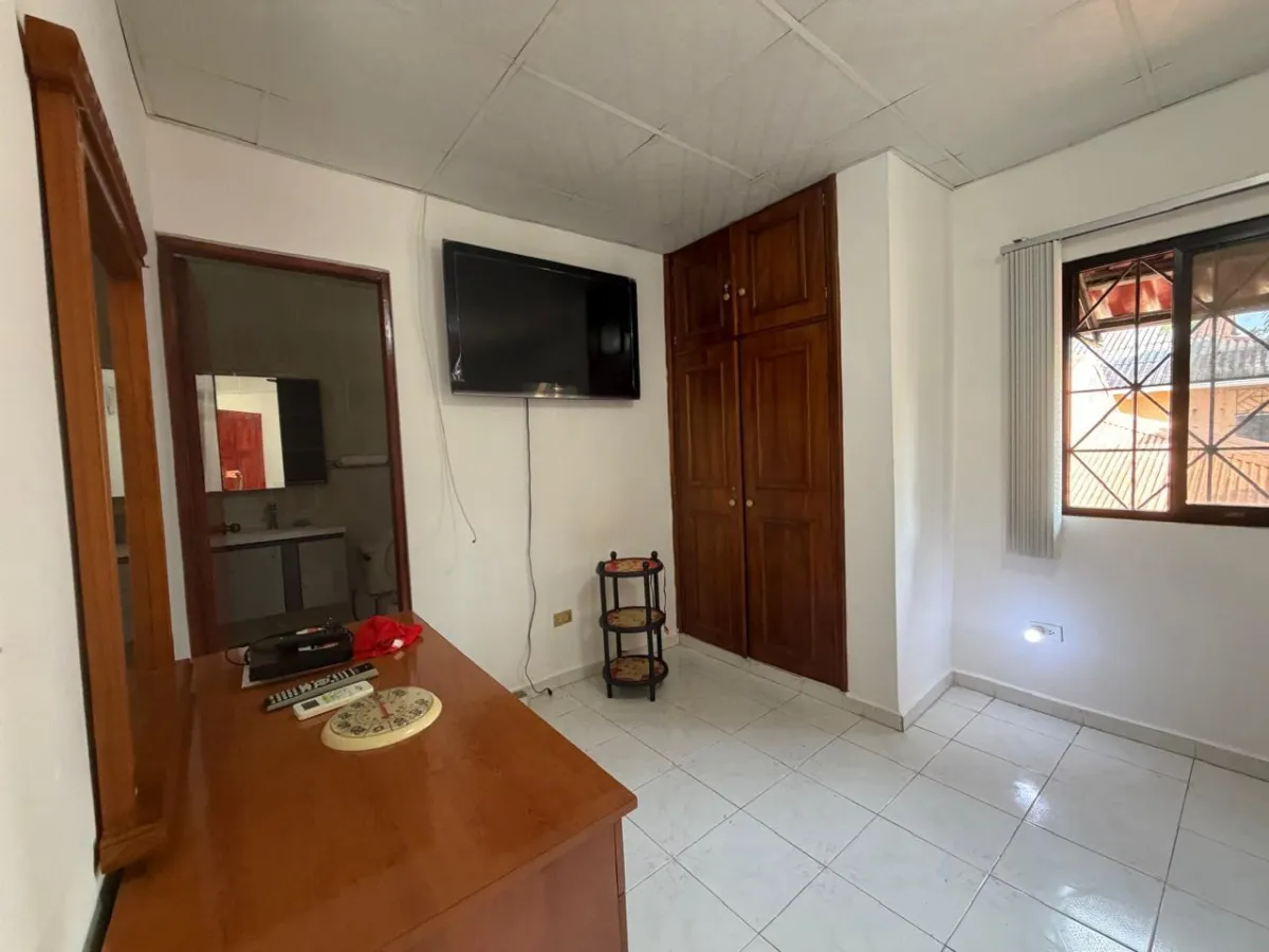 Two-story residential building - Colón City