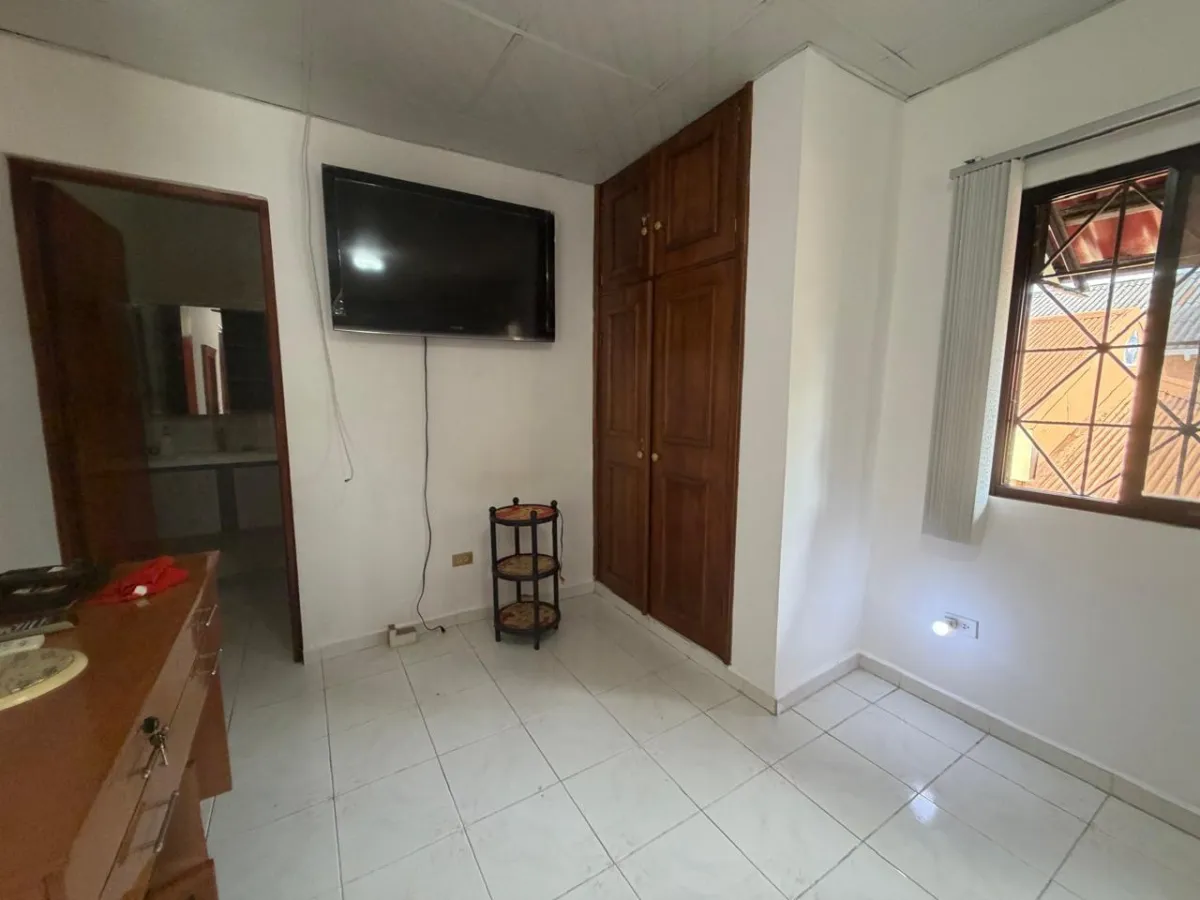 Two-story residential building - Colón City