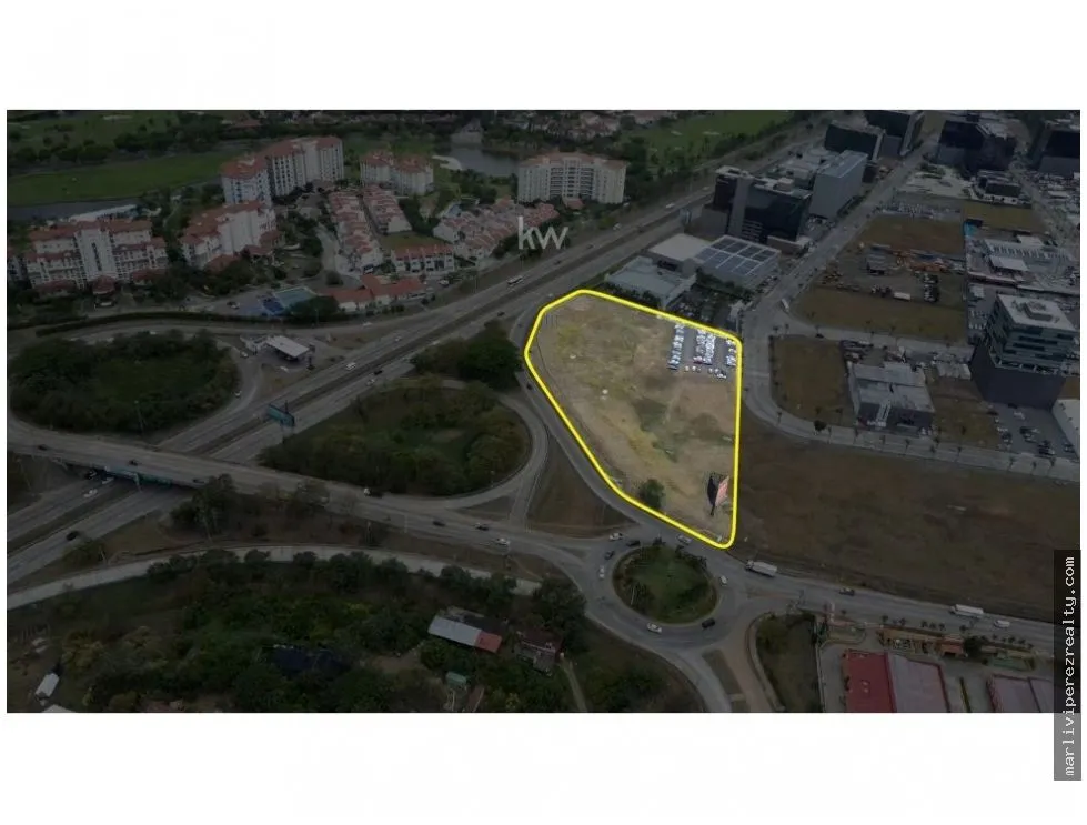 SE VENDE TERRENO EN SANTA MARIA BUSINESS DISTRICT
