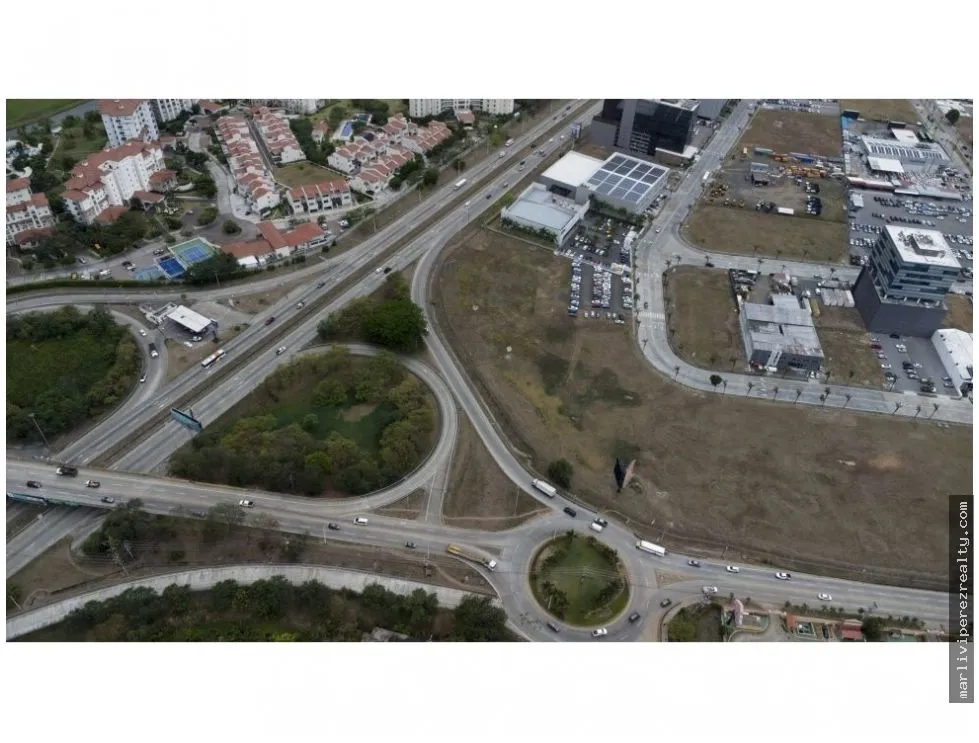SE VENDE TERRENO EN SANTA MARIA BUSINESS DISTRICT