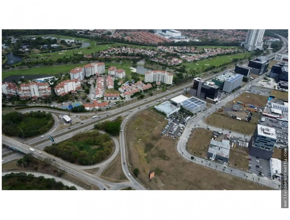 SE VENDE TERRENO EN SANTA MARIA BUSINESS DISTRICT