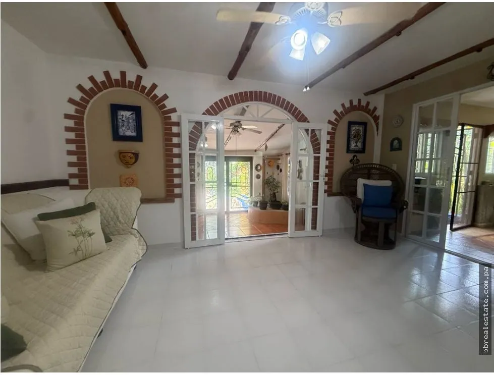 Sale of House in Coronado Golf Club, Coronado Beach