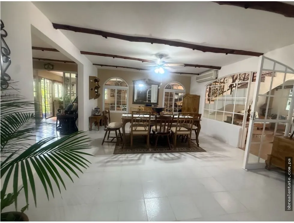 Sale of House in Coronado Golf Club, Coronado Beach