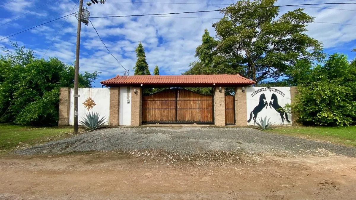 SPANISH HACIENDA WITH POOL