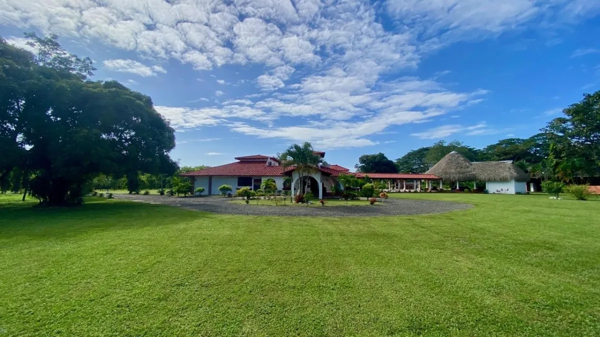 SPANISH HACIENDA WITH POOL