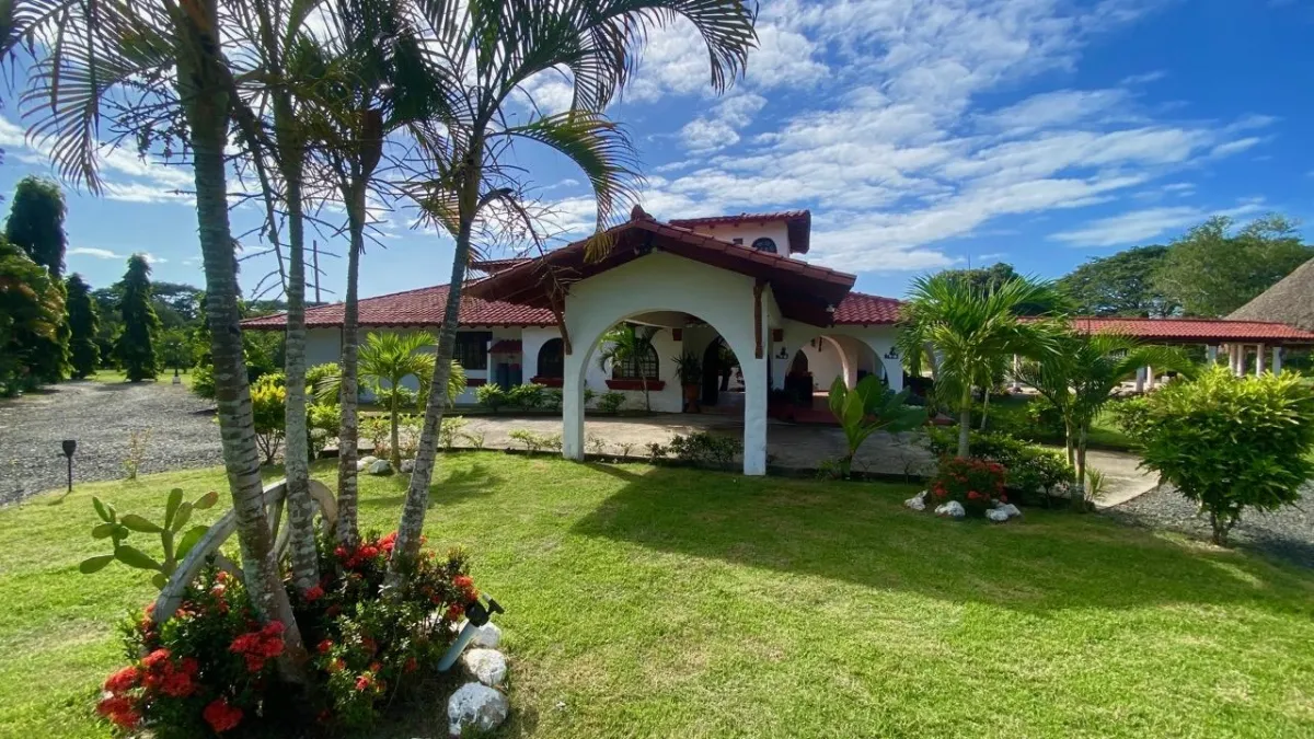 SPANISH HACIENDA WITH POOL
