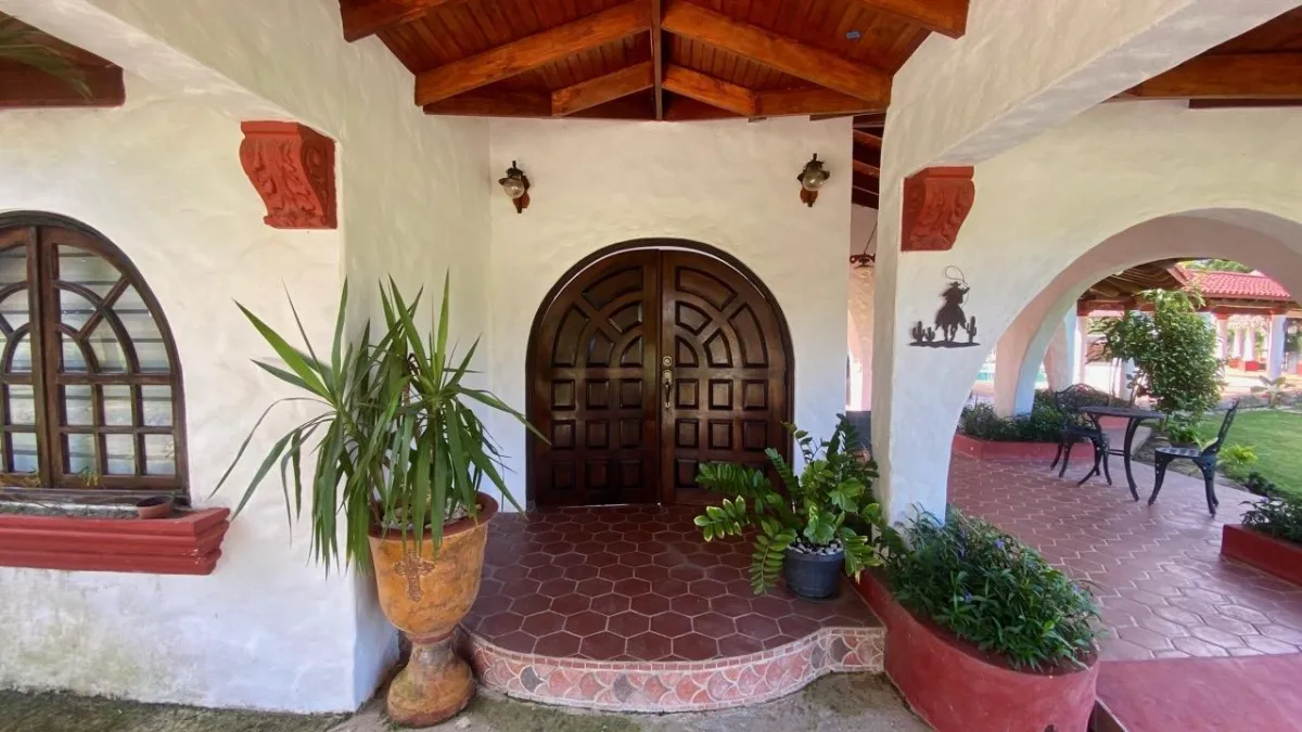 SPANISH HACIENDA WITH POOL