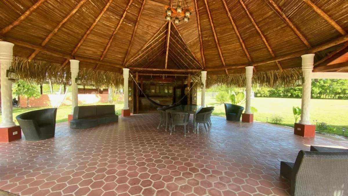 SPANISH HACIENDA WITH POOL