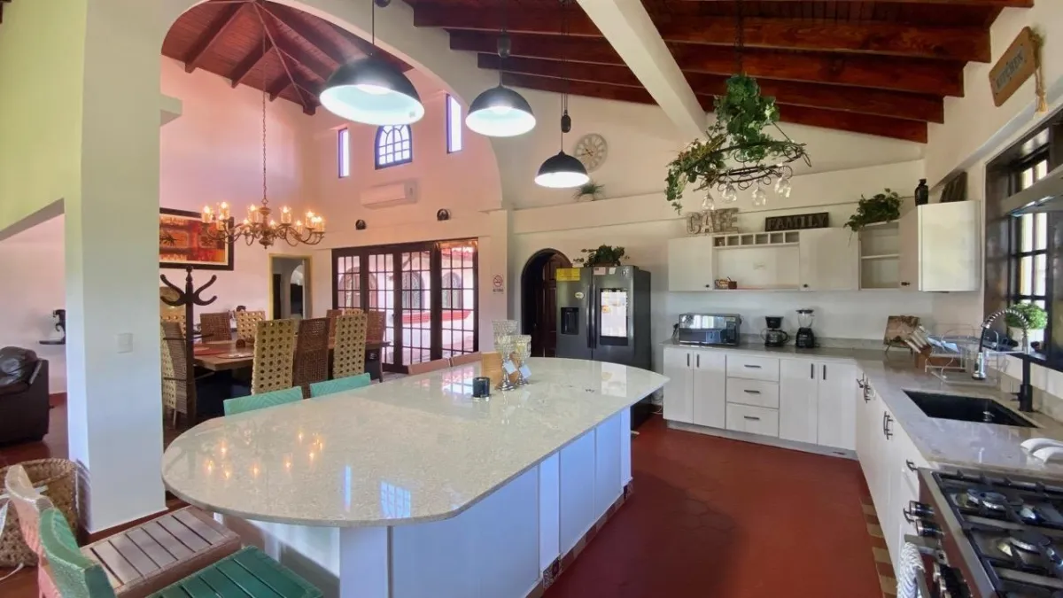SPANISH HACIENDA WITH POOL