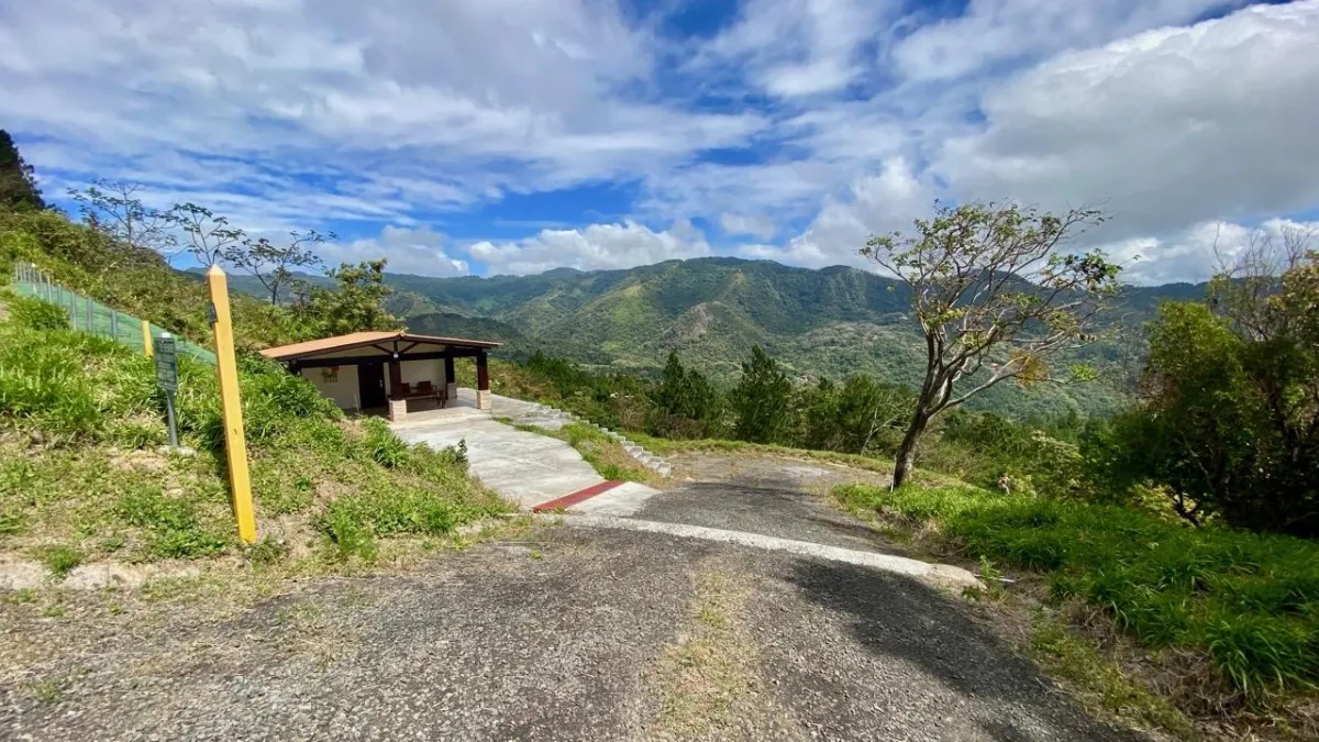 LAND WITH VIEWS AND SMALL HOUSE