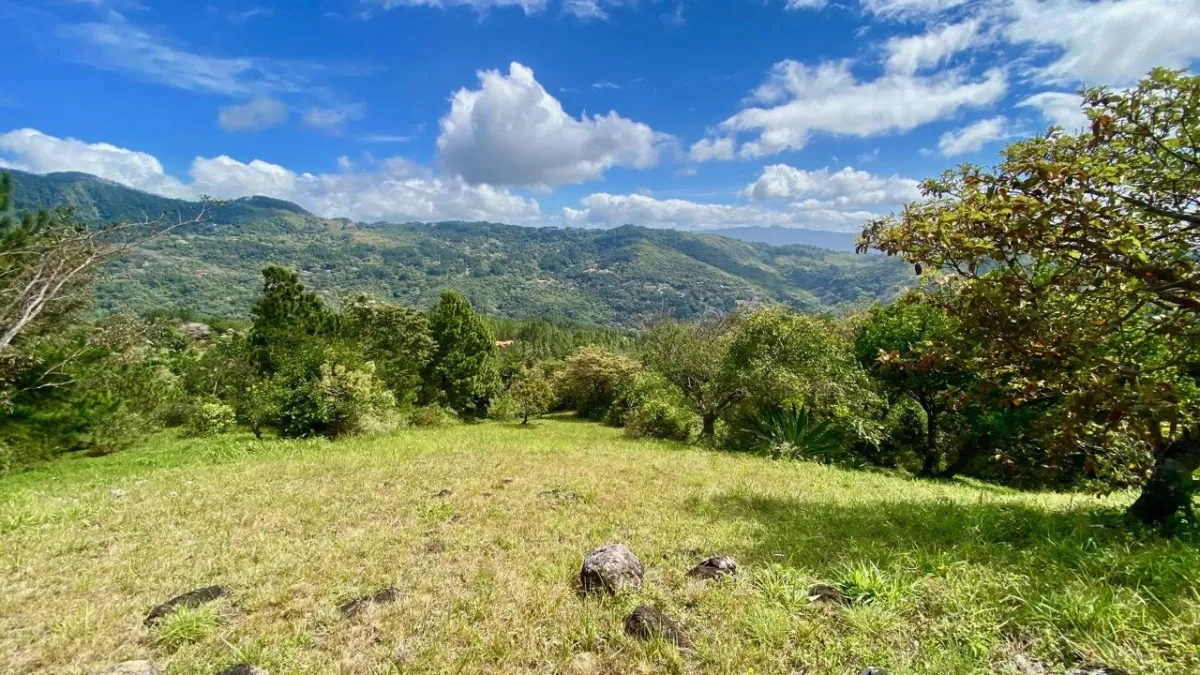 LAND WITH VIEWS AND SMALL HOUSE