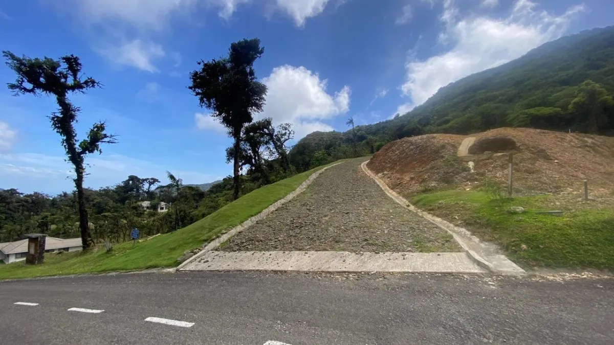 LARGE LAND READY TO BUILD