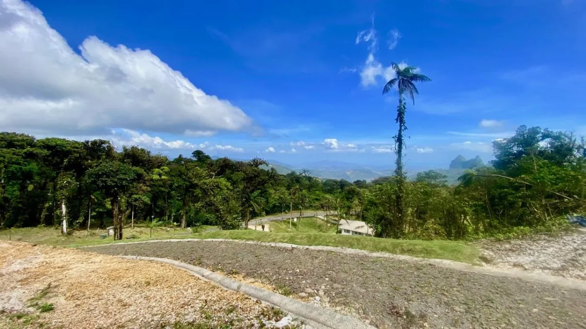 LARGE LAND READY TO BUILD