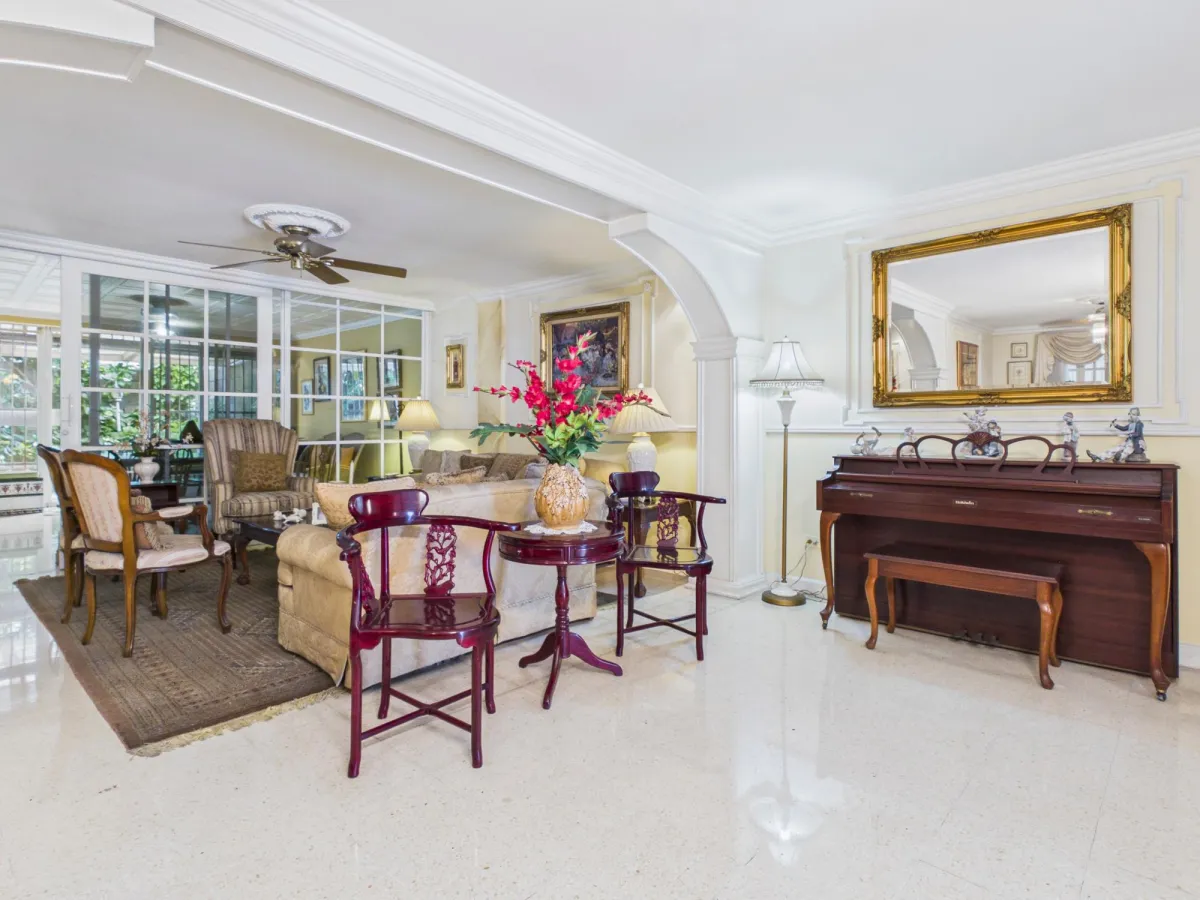 Spacious Family Home w, Private-Access Guest Suite