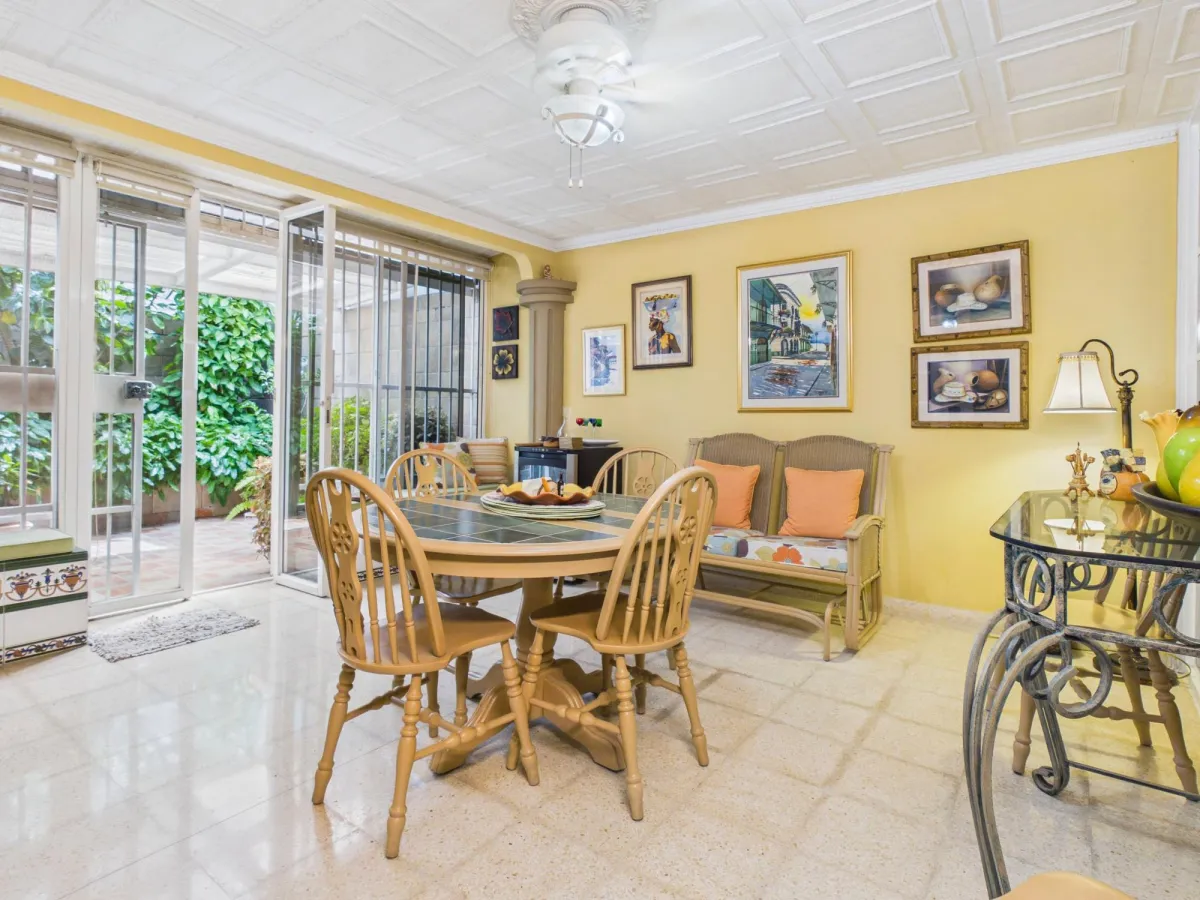 Spacious Family Home w, Private-Access Guest Suite