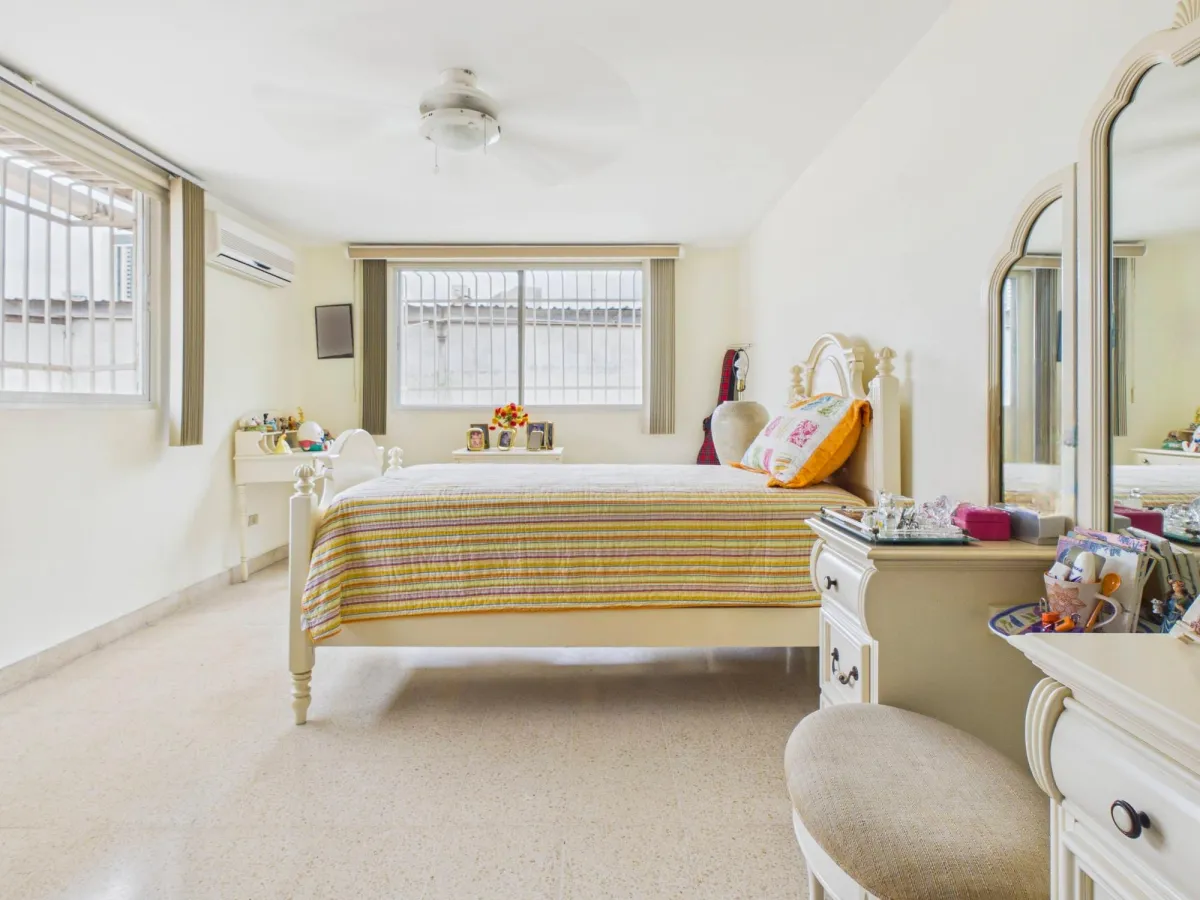 Spacious Family Home w, Private-Access Guest Suite