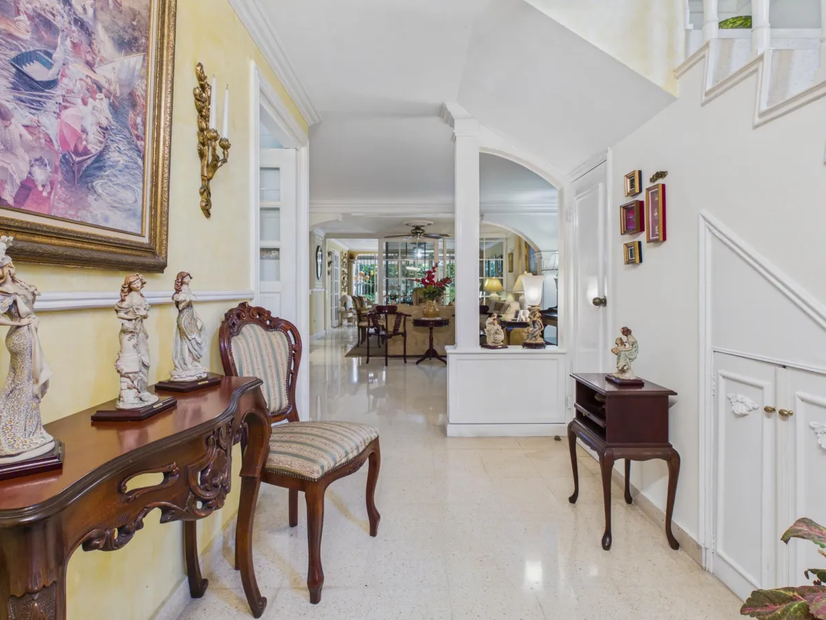 Spacious Family Home w, Private-Access Guest Suite