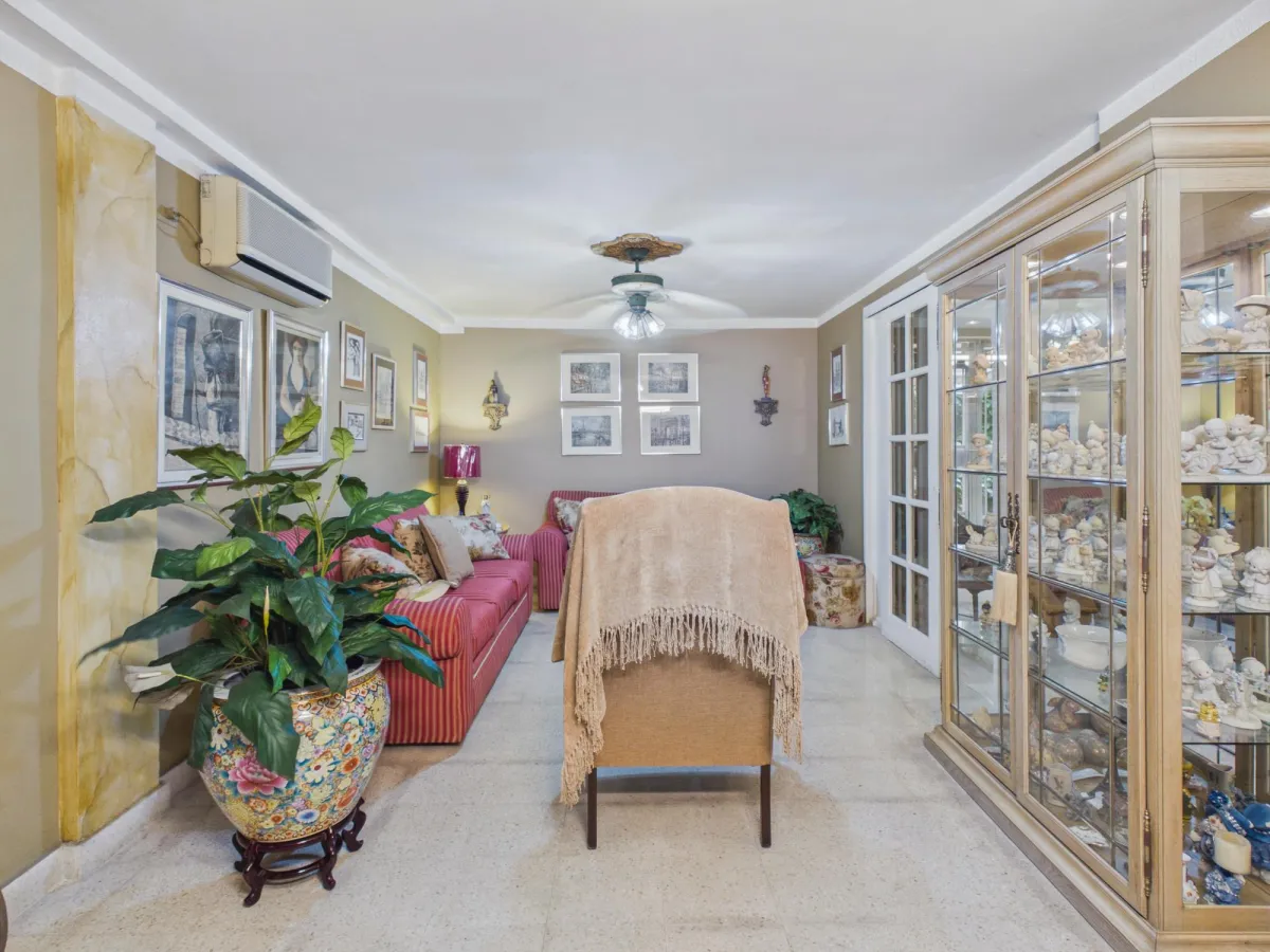Spacious Family Home w, Private-Access Guest Suite