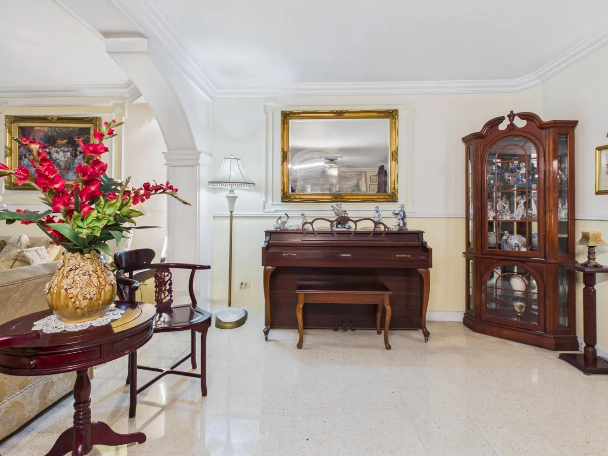 Spacious Family Home w, Private-Access Guest Suite