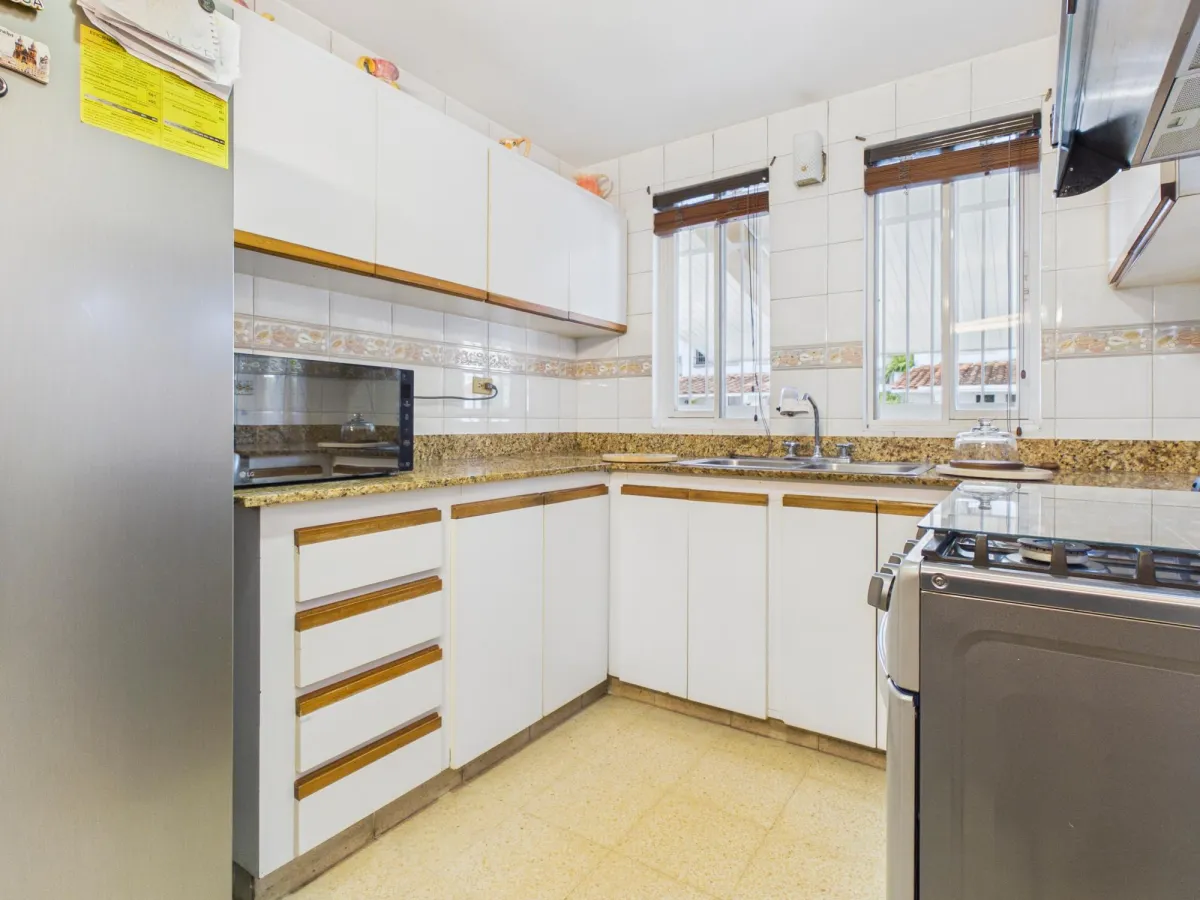 Spacious Family Home w, Private-Access Guest Suite