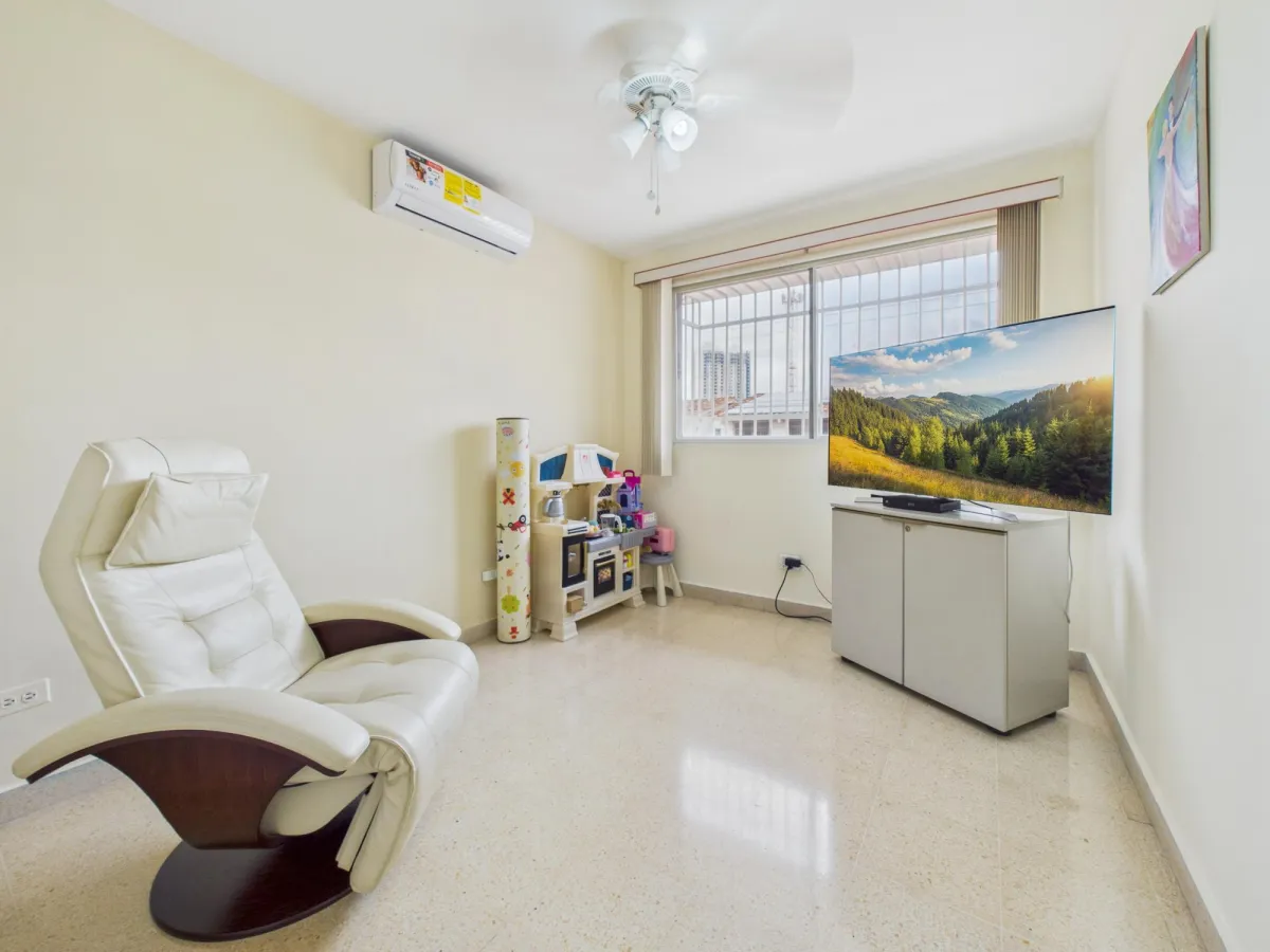 Spacious Family Home w, Private-Access Guest Suite