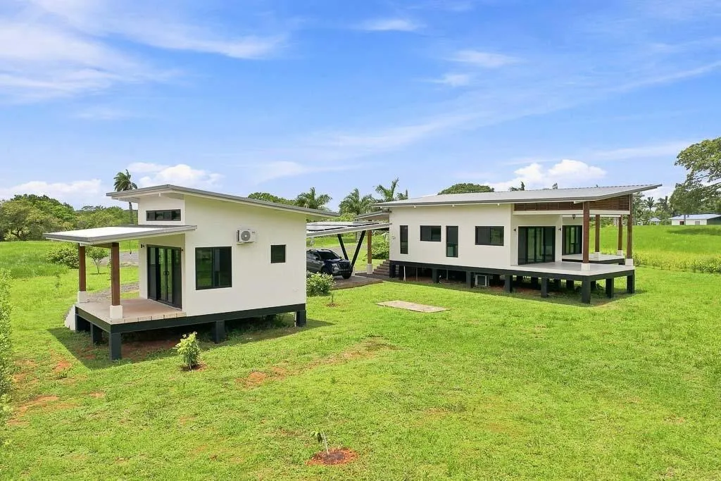 Solar-Powered Home with Casita Near Pedasí