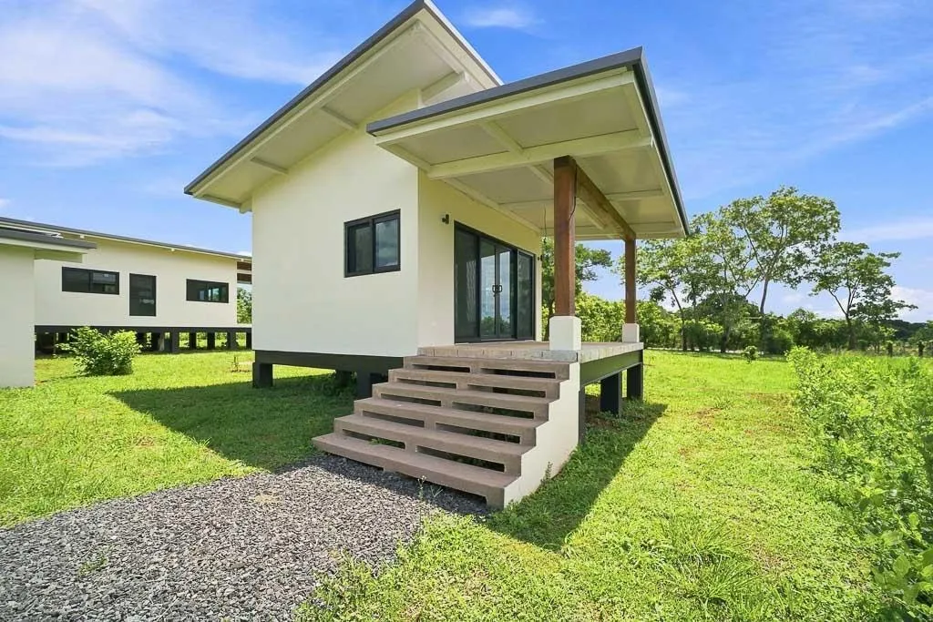 Solar-Powered Home with Casita Near Pedasí