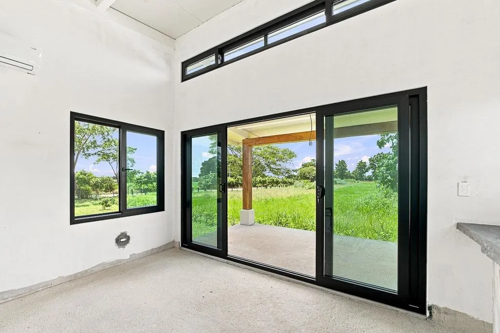 Solar-Powered Home with Casita Near Pedasí