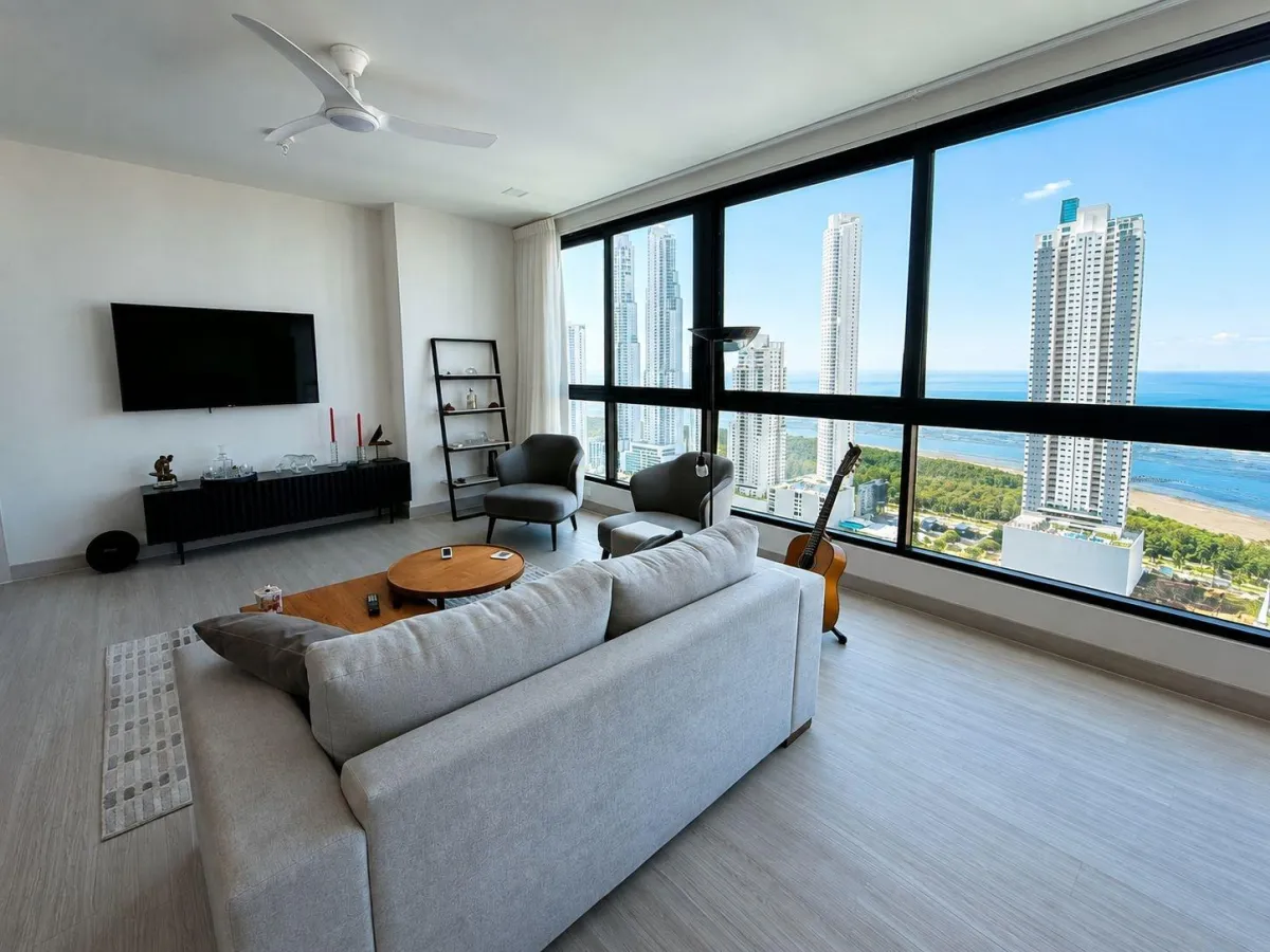 Apartamento con vista al mar en Costa Del Este.