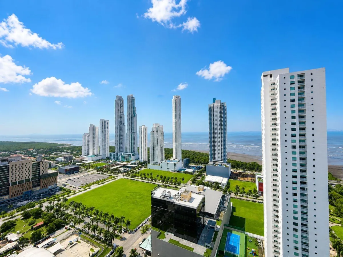 Apartamento con vista al mar en Costa Del Este.