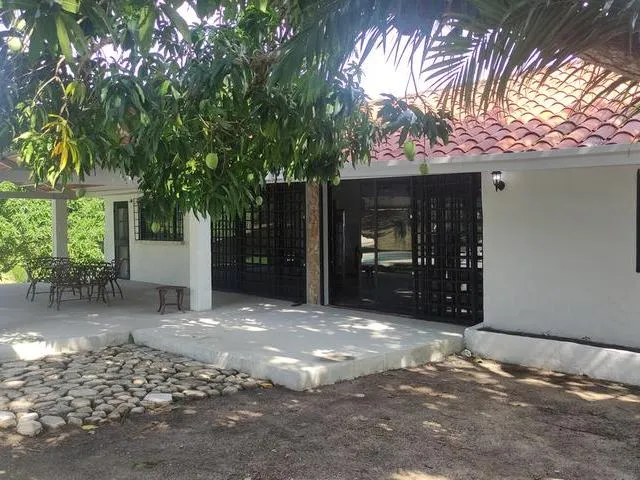 Casa de campo de 3 dormitorios con piscina y amplio jardín | Nueva Gorgona