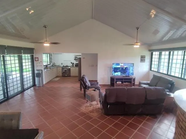 Casa de campo de 3 dormitorios con piscina y amplio jardín | Nueva Gorgona