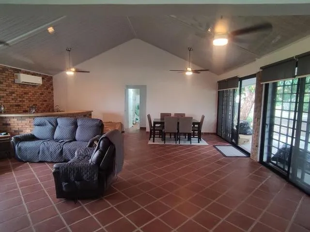 Casa de campo de 3 dormitorios con piscina y amplio jardín | Nueva Gorgona