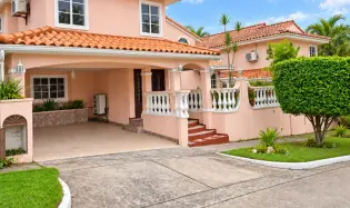 House for rent with pool in Condado del Rey