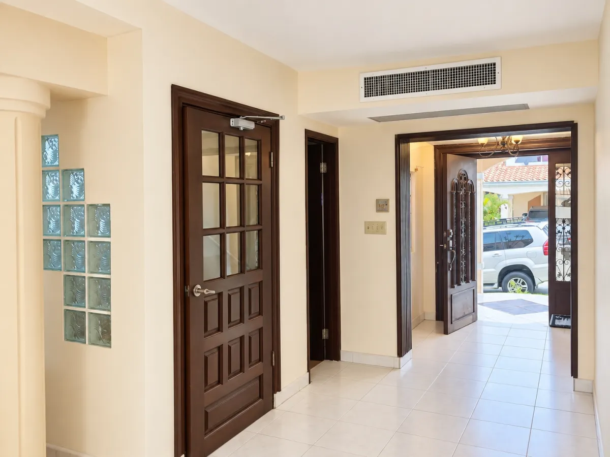 House for rent with pool in Condado del Rey