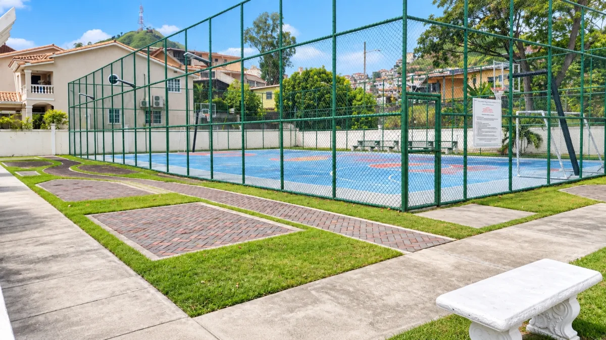 House for rent with pool in Condado del Rey