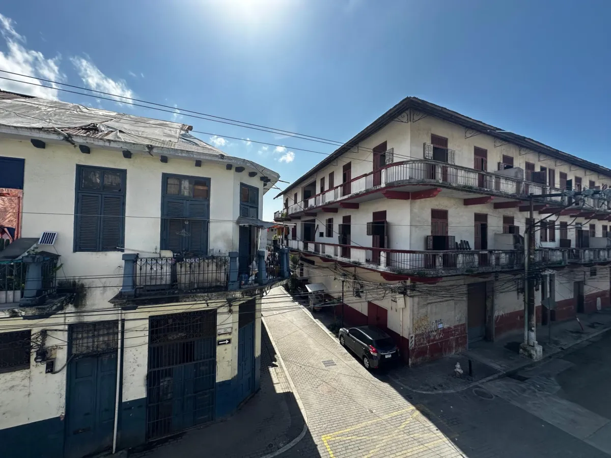 SE VENDE EDIFICIO COMERCIAL Y RESIDENCIAL EN CASCO VIEJO