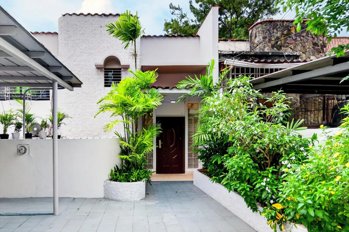 Renovated in Altos de Miraflores, Betania