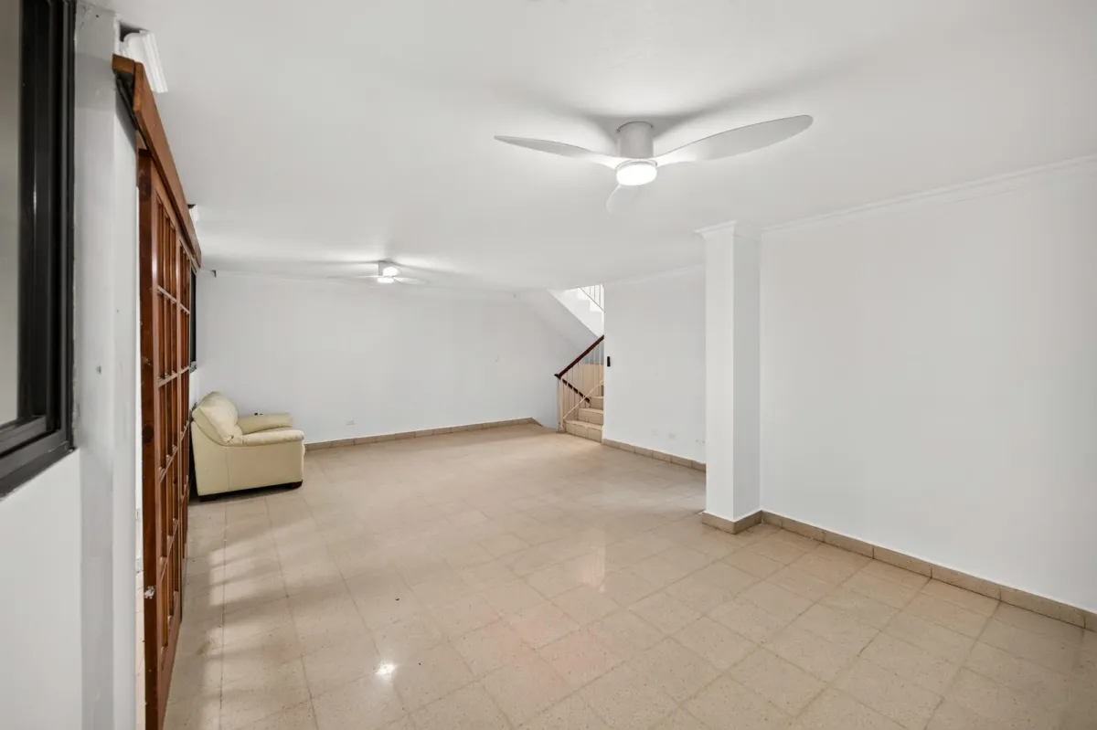 Renovated in Altos de Miraflores, Betania