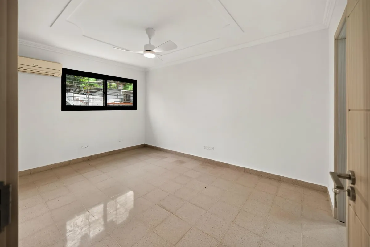 Renovated in Altos de Miraflores, Betania